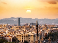 Veduta di Barcellona con Torre Glories e statua di Cristoforo Colombo - foto di Aleksandar Pasaric da pexels.com