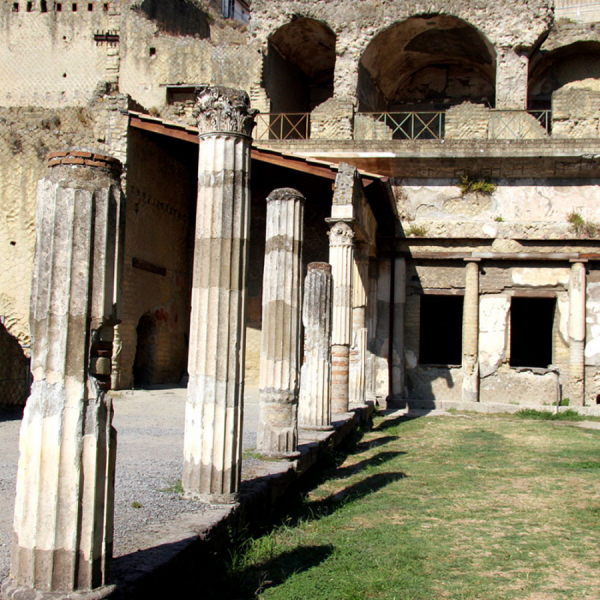 Ancient Herculaneum Tour with Lunch and Departure from Naples