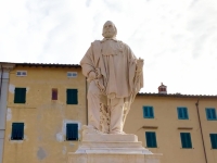 statue of Giuseppe Garibaldi