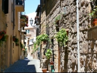 The narrow streets of Orvieto